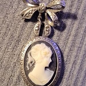 Vintage Cameo With Bow Pin/Brooch